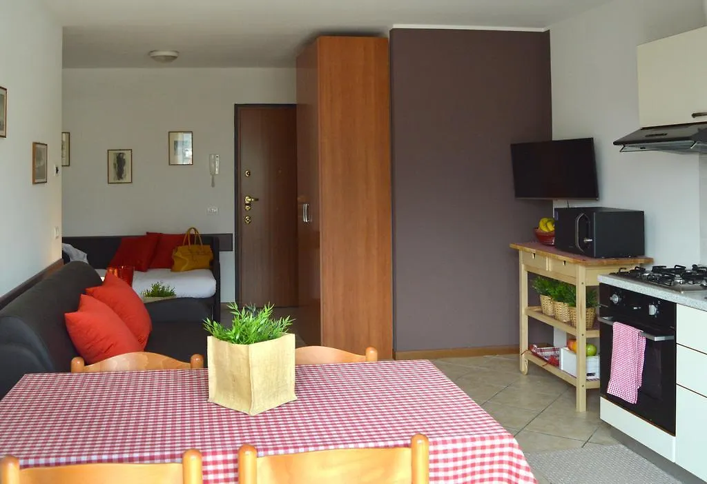 Como'S Lake Mountains B&B Cremeno